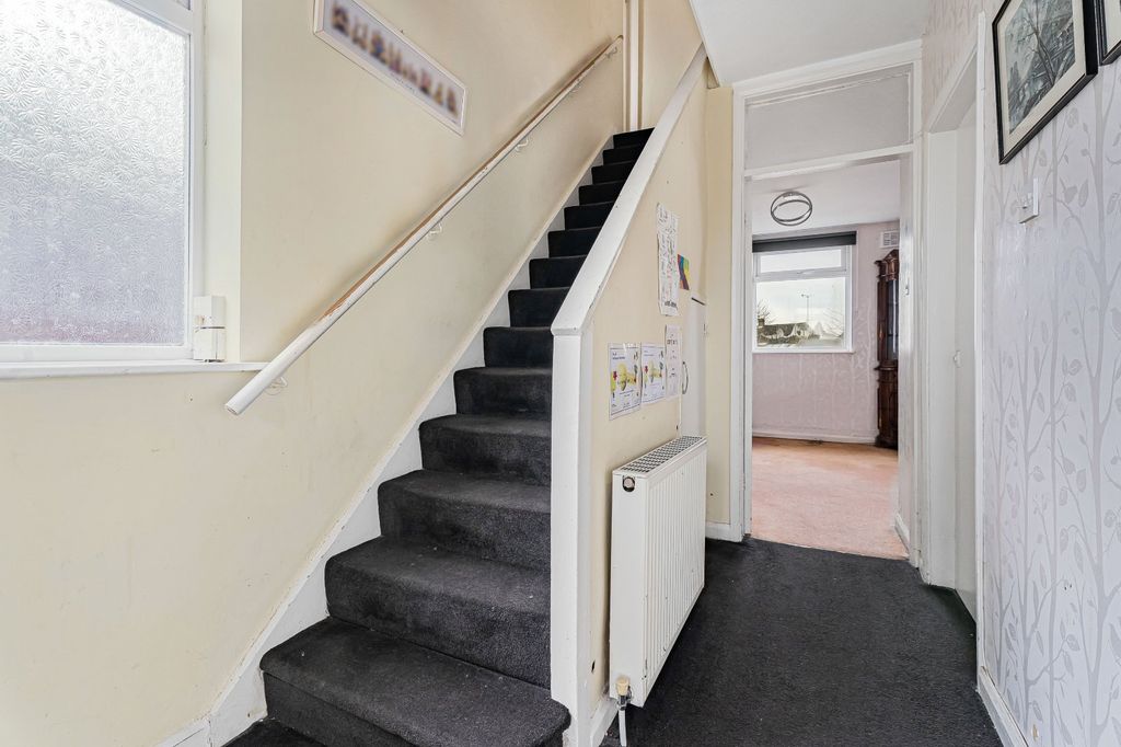 Property photo 2 of 19 Hallway