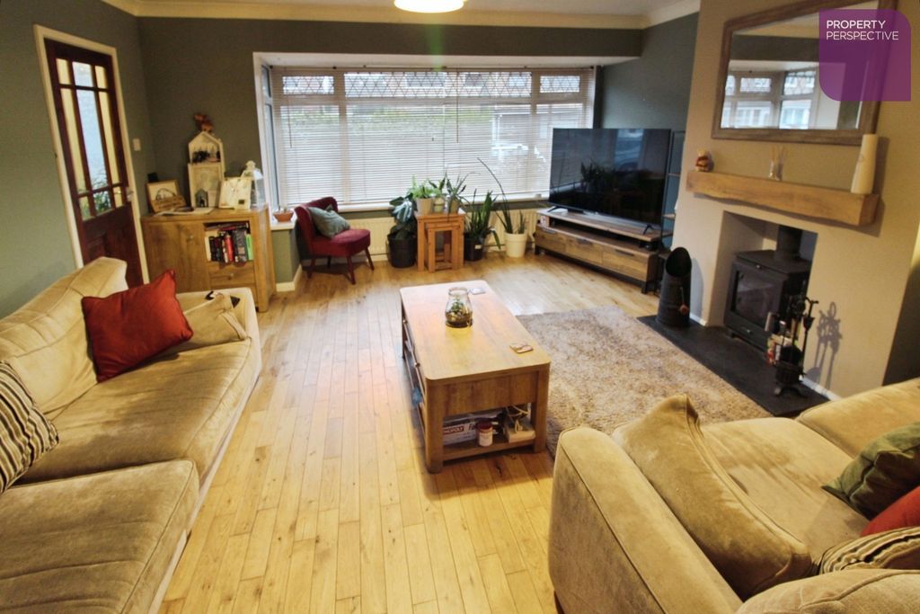 Property photo 2 of 13 Lounge