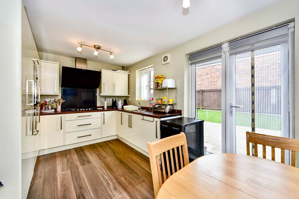 Property photo 2 of 20 Kitchen