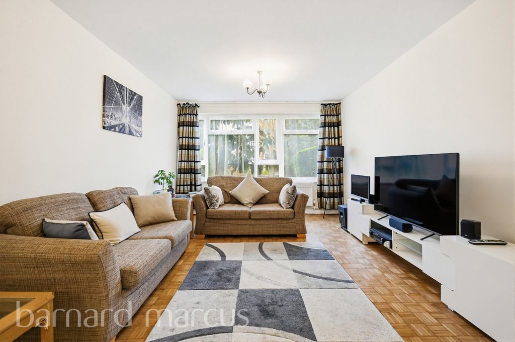 Property photo 2 of 17 Bedroom