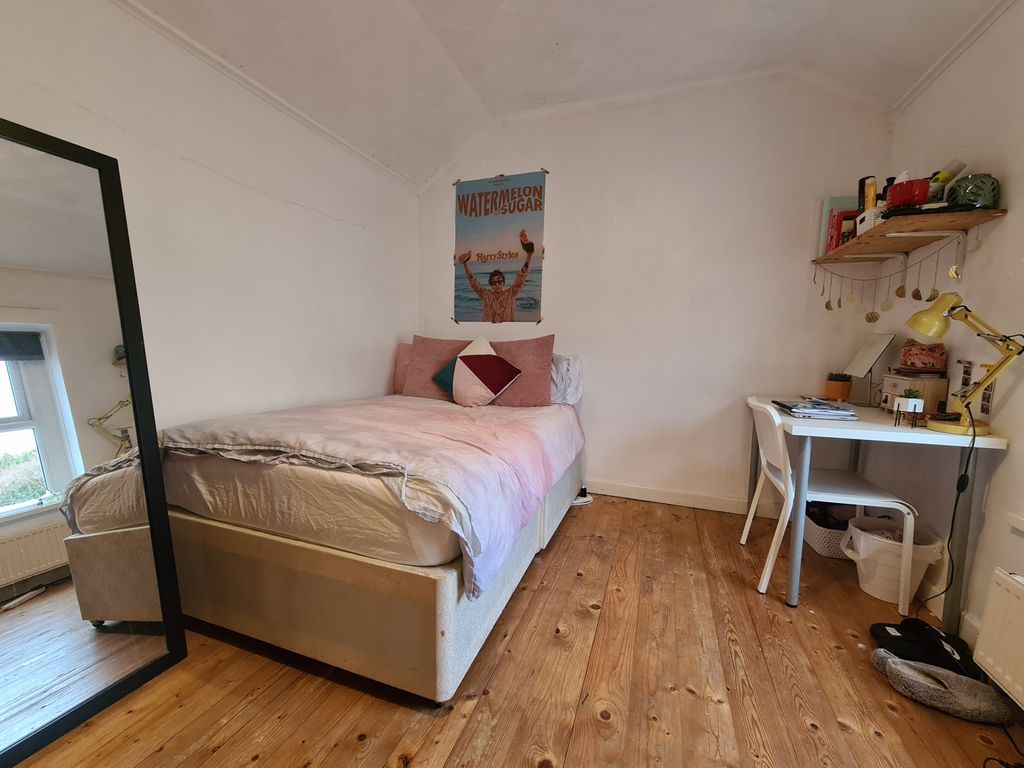 Property photo 3 of 12 Photo 4