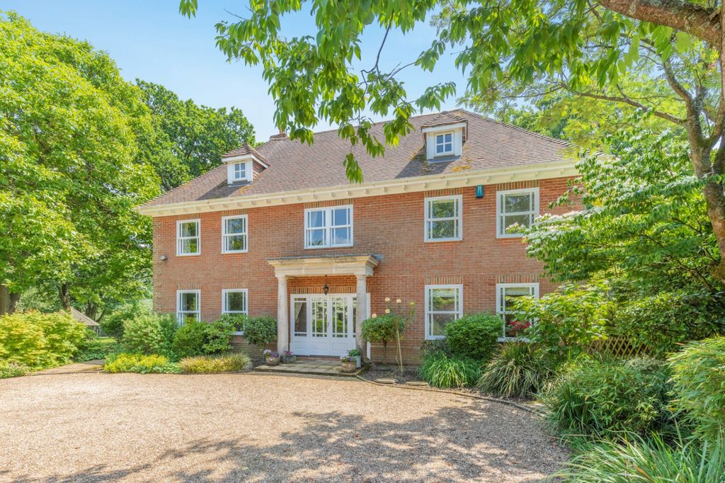 Property photo 1 of 20 Wakehurst Court