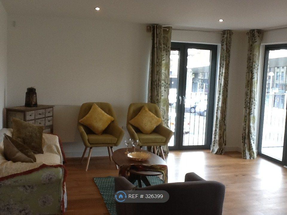Property photo 3 of 11 Living Room