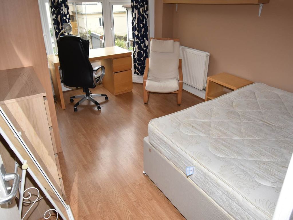 Property photo 1 of 10 Bedroom 3 (1)