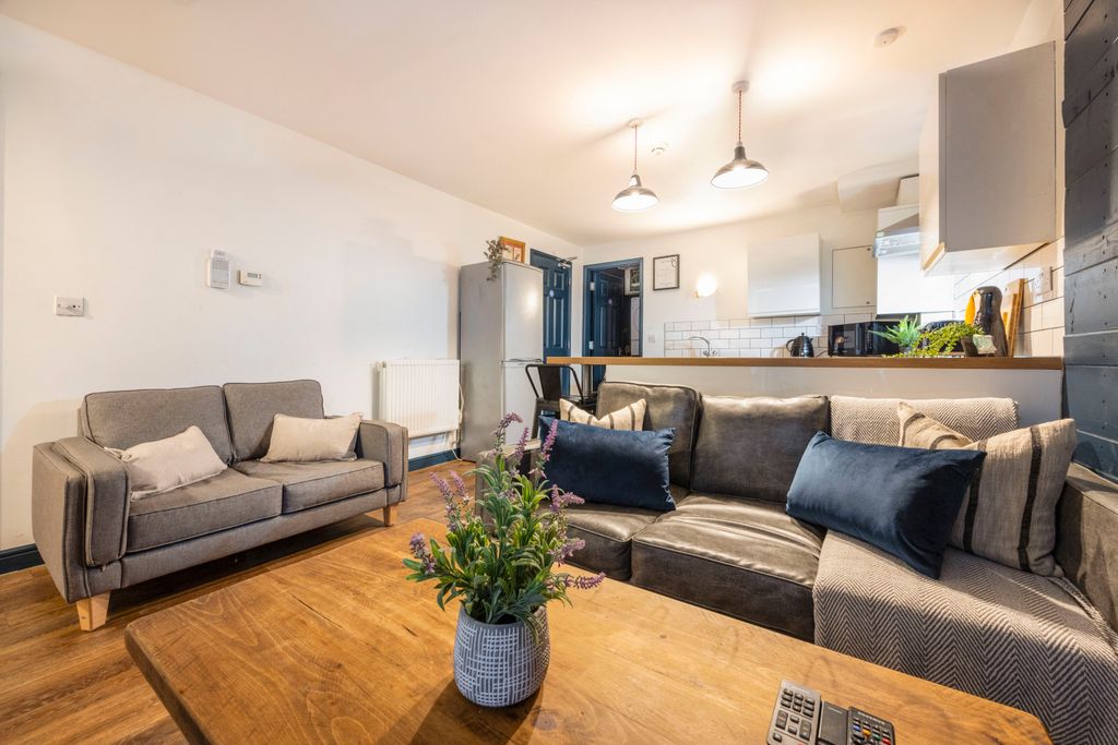 Property photo 1 of 19 Photo 0