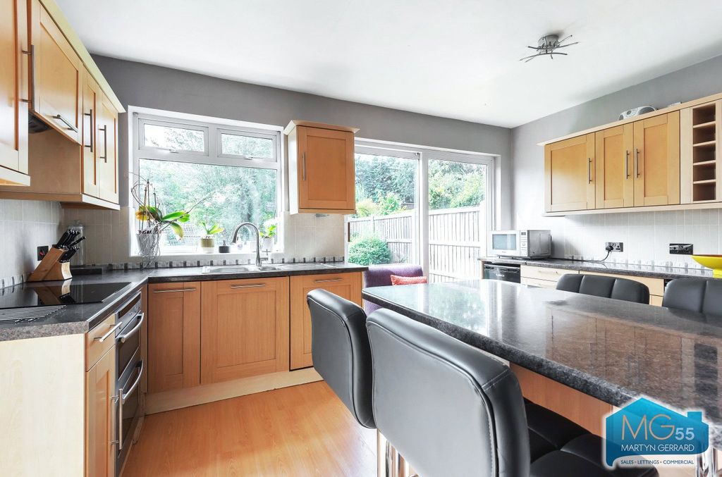 Property photo 2 of 11 Picture No. 31