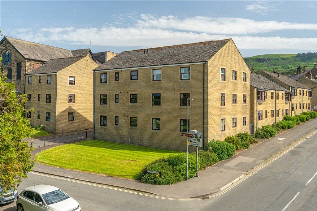 Property photo 1 of 19 Castle Gate