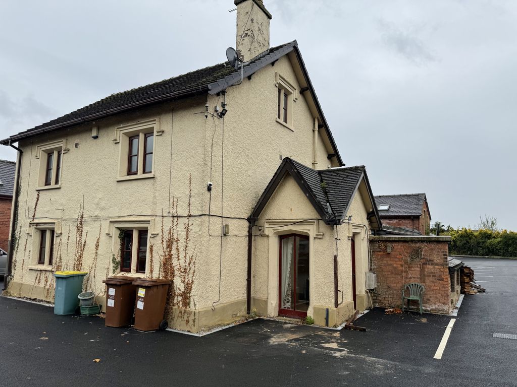 Property photo 2 of 28