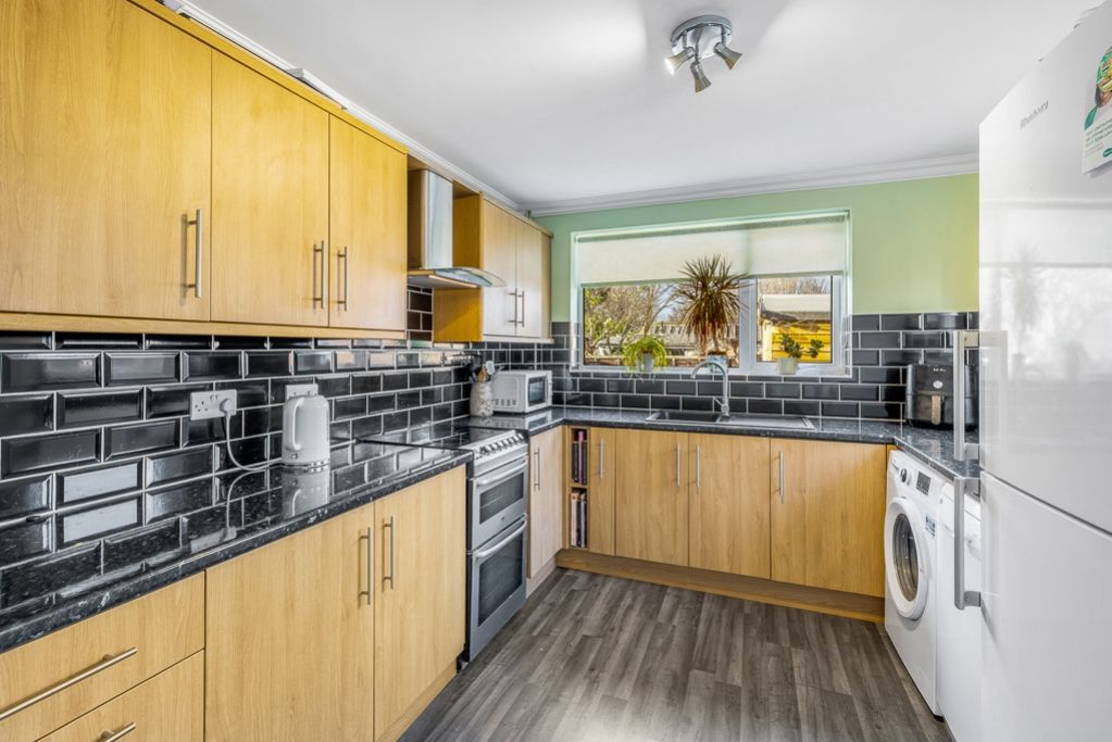 Property photo 3 of 18 24 Hannam Boulevard (Spalding)-11