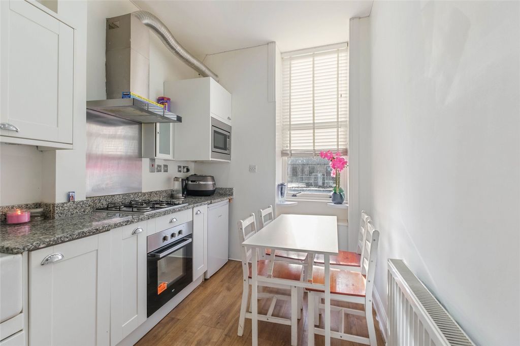 Property photo 3 of 20 Picture No. 11