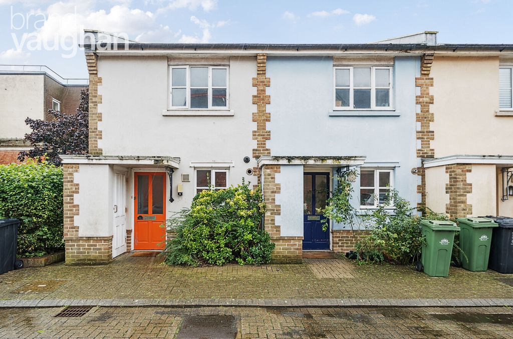 Property photo 1 of 12 External