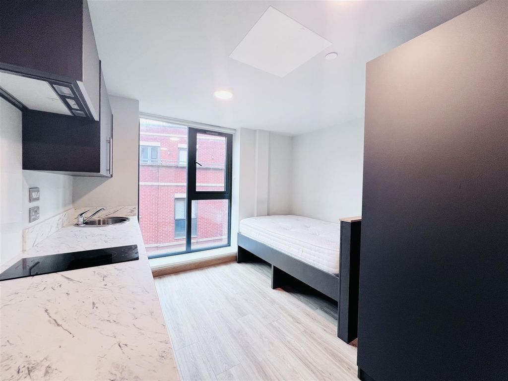 Property photo 1 of 13 Studio