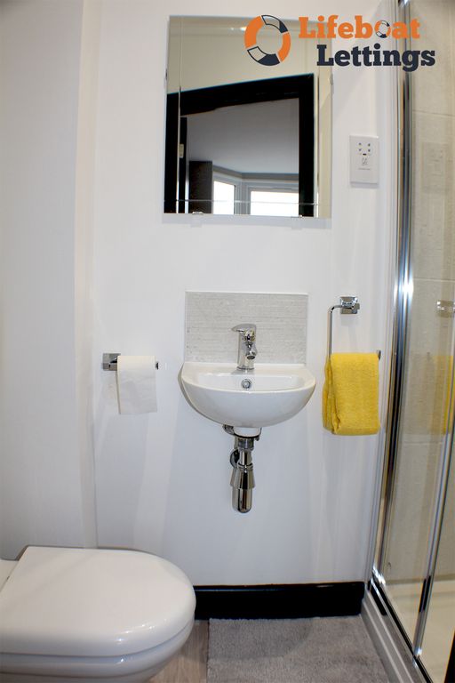 Property photo 2 of 9 Bedroom 1 Ensuite