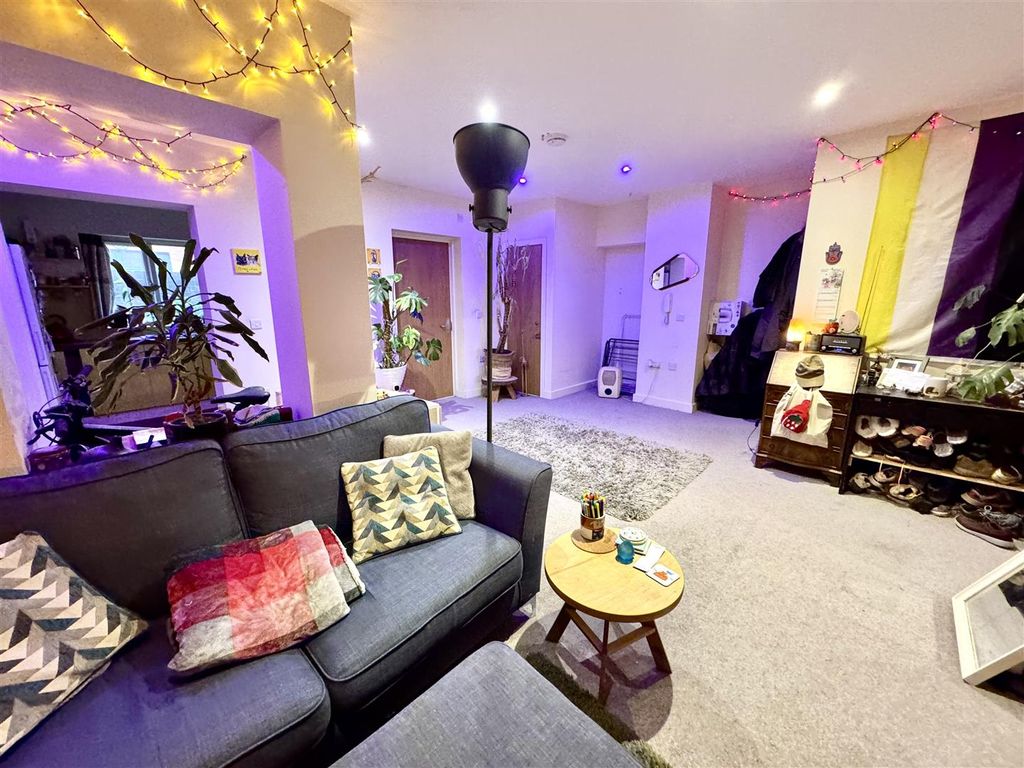 Property photo 3 of 7 Tempimagedcxenl.Jpg