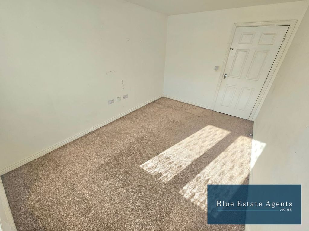 Property photo 3 of 12 Bedroom 1