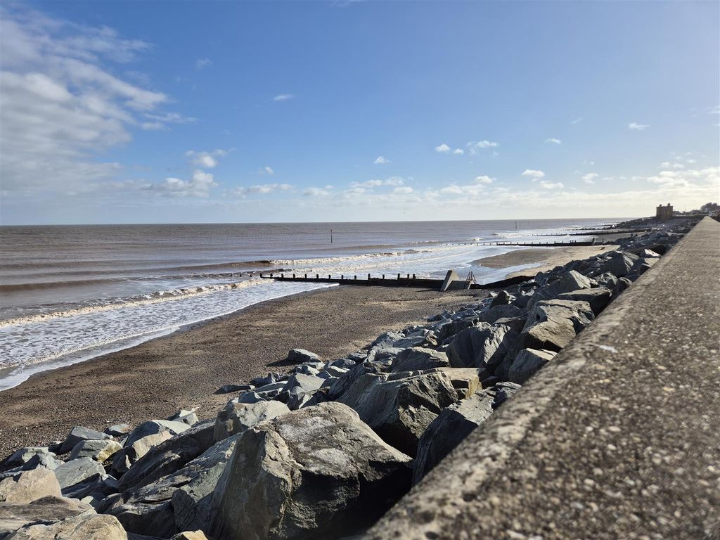 Property photo 2 of 27