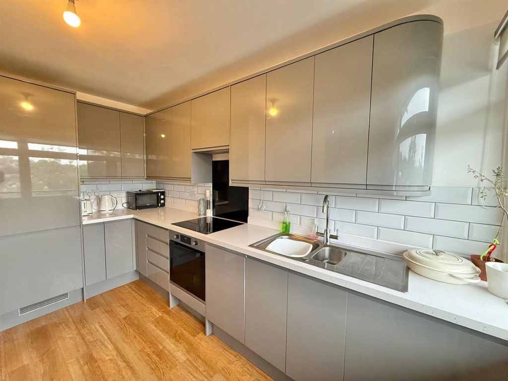 Property photo 1 of 9 Kitchen.Jpg