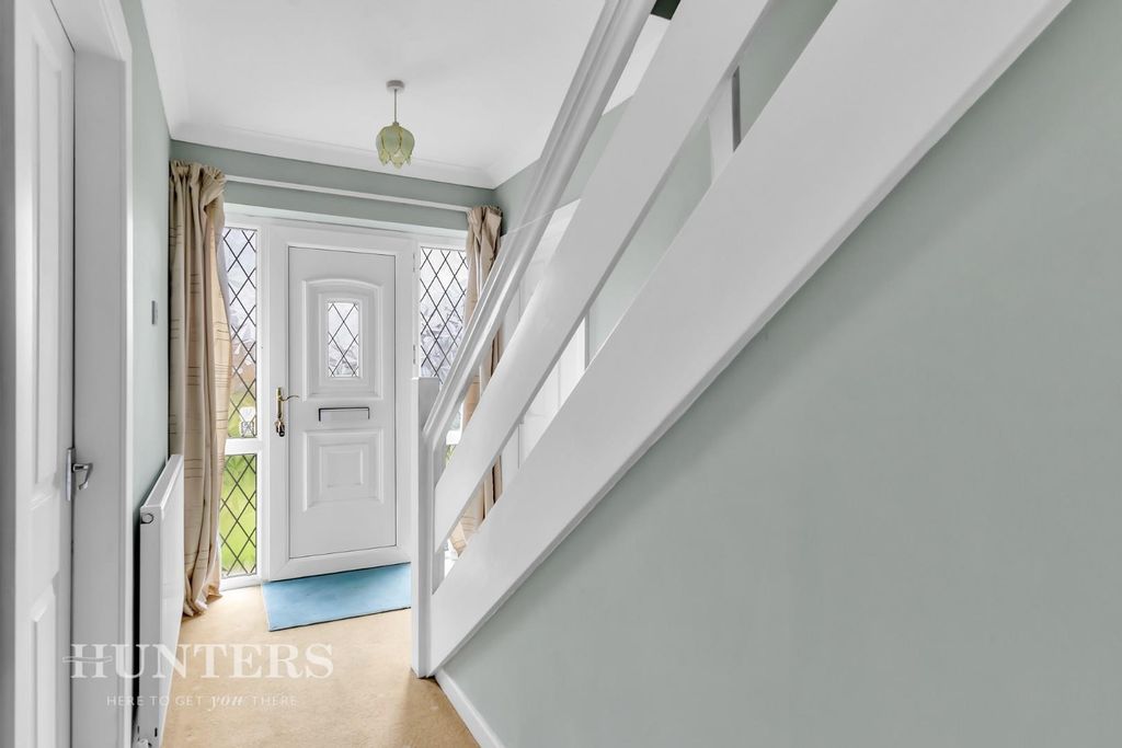 Property photo 3 of 24 Entrance Hall