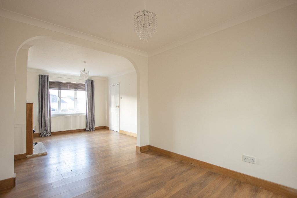 Property photo 3 of 22 4352426