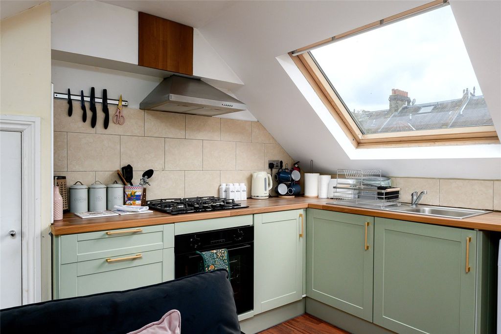 Property photo 2 of 10 Kitchen