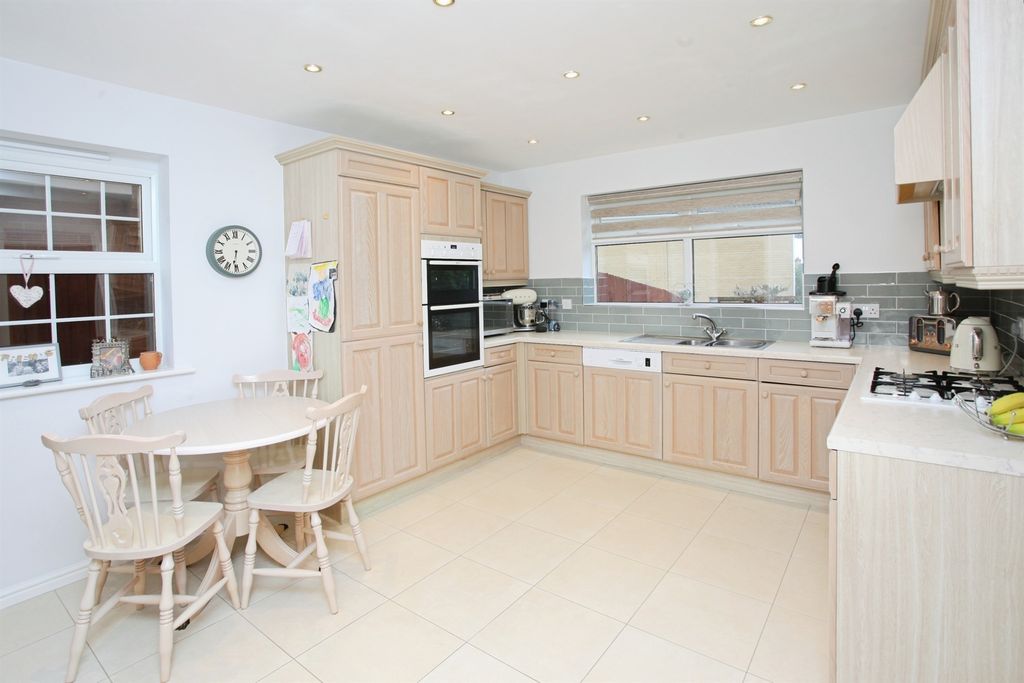 Property photo 2 of 35