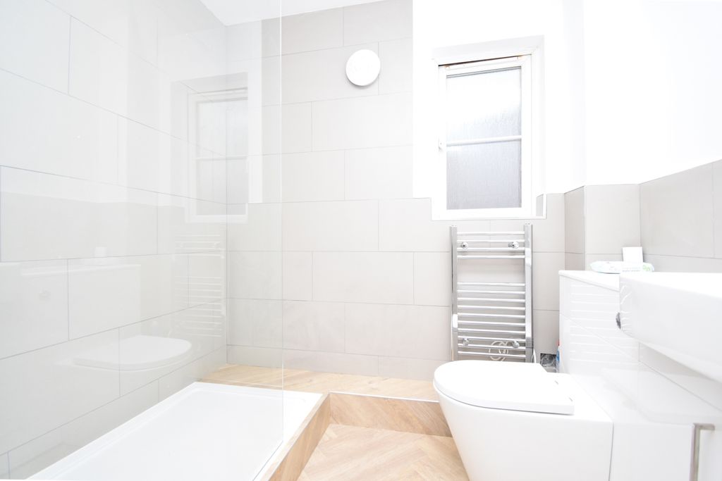 Property photo 3 of 7 Bathroom