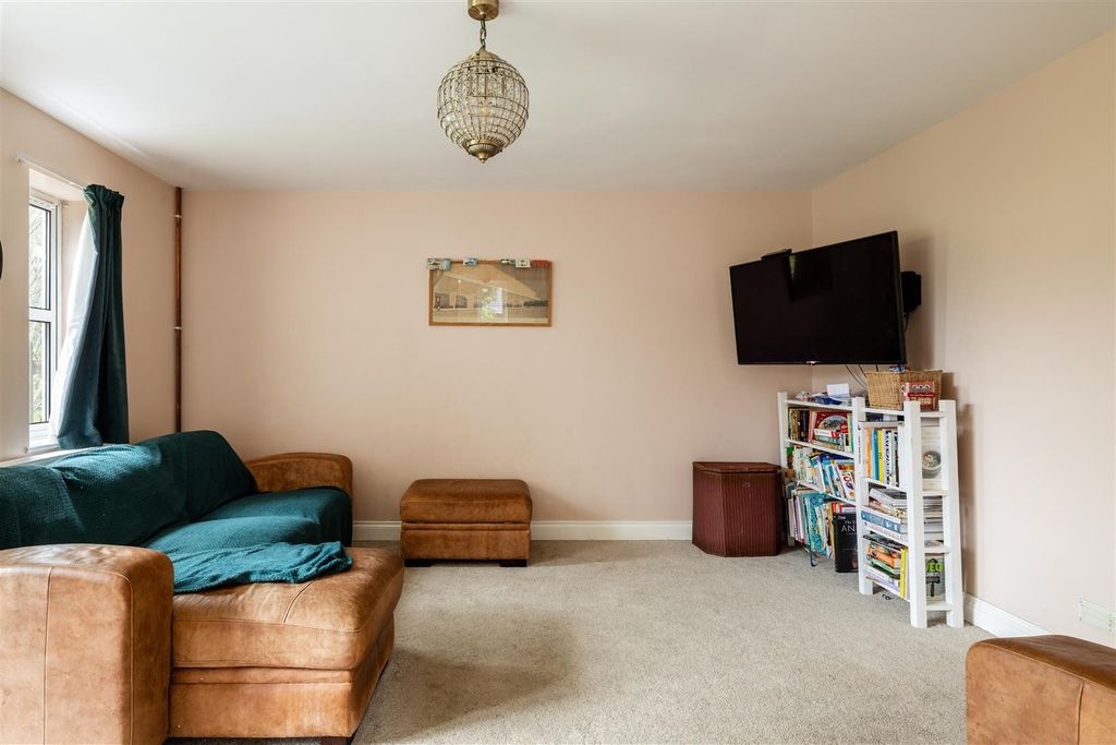 Property photo 3 of 18