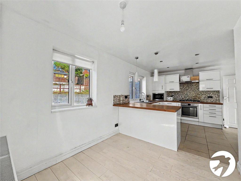 Property photo 2 of 17 Picture No. 35