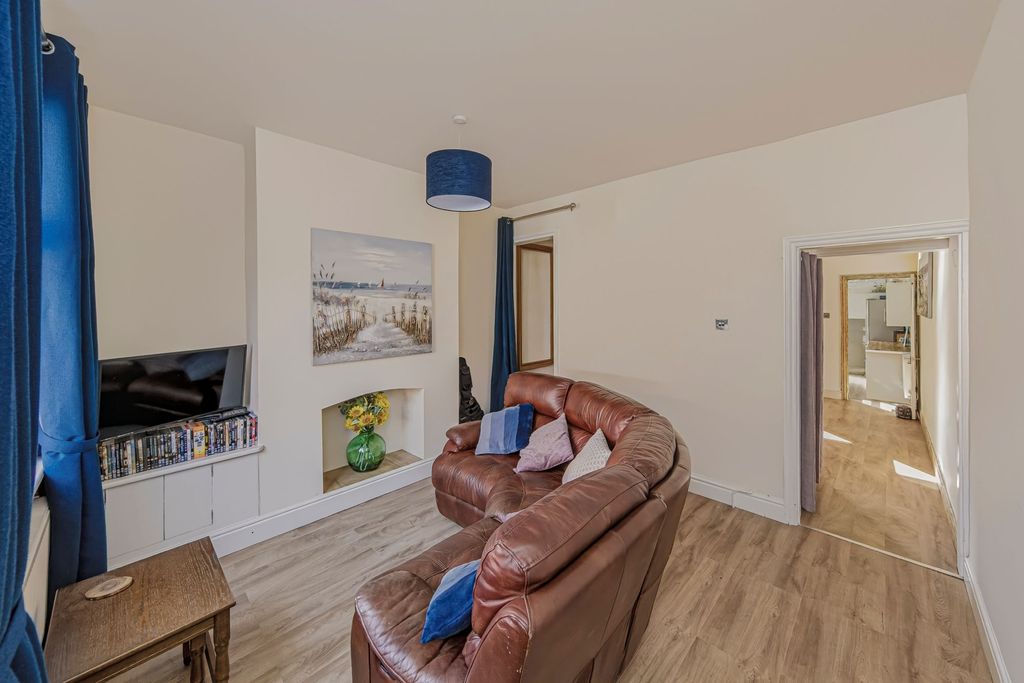 Property photo 3 of 18