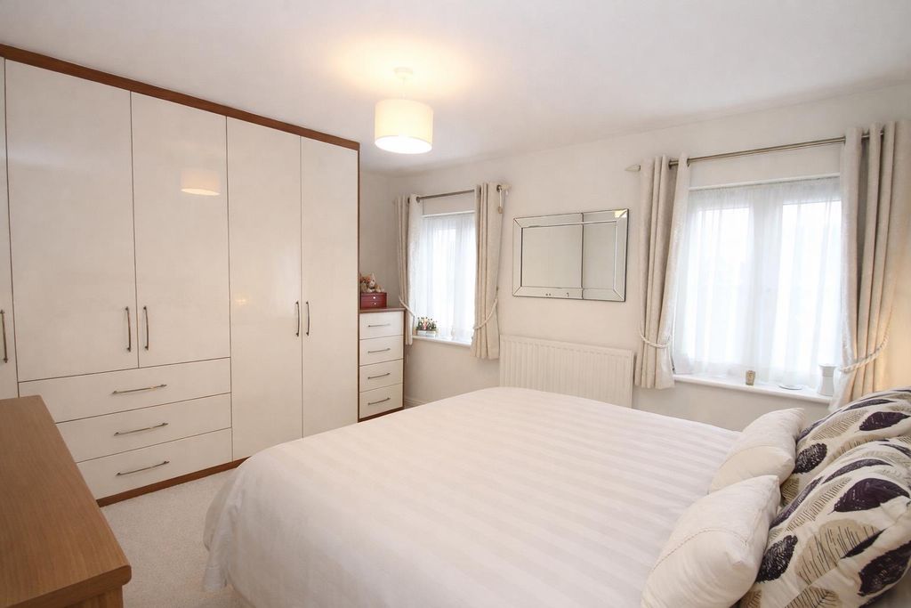 Property photo 2 of 11 Bedroom.Png