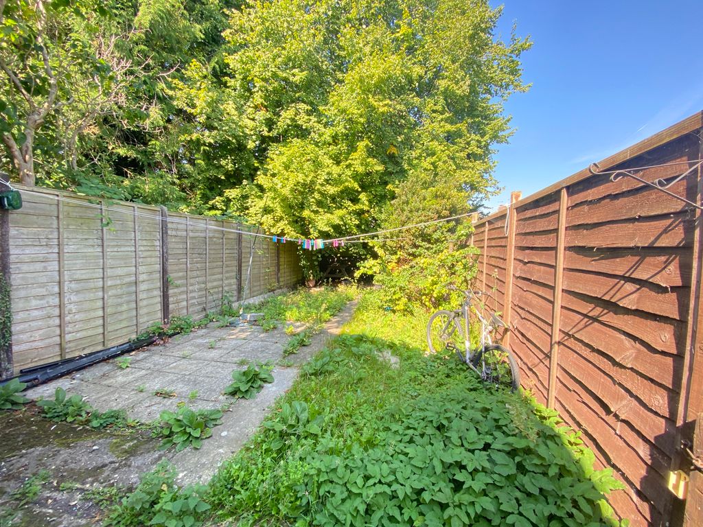 Property photo 2 of 11 Garden