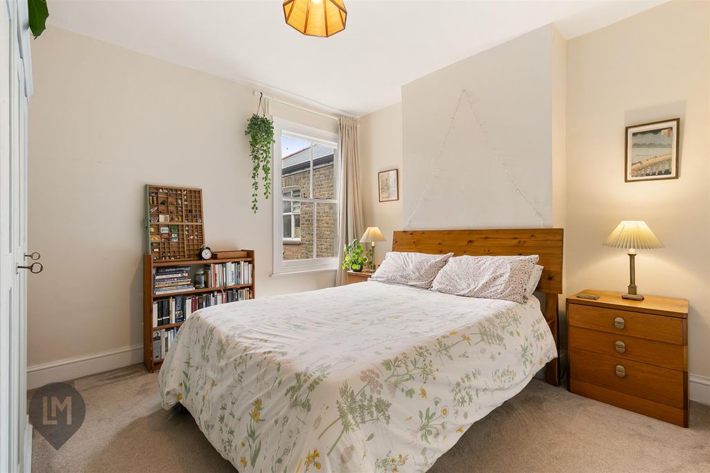 Property photo 3 of 6 Bedroom