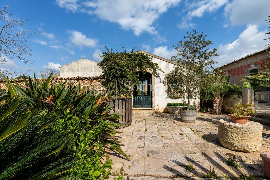 Property photo 2 of 31