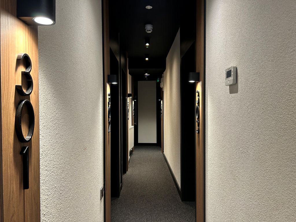 Property photo 2 of 5 Hallway