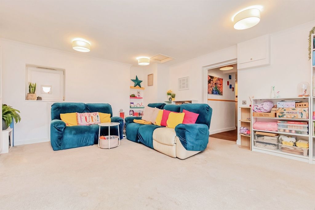 Property photo 2 of 18