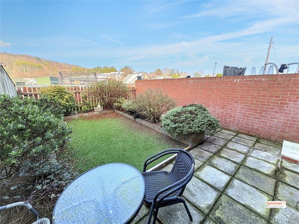 Property photo 2 of 20 Picture No. 17