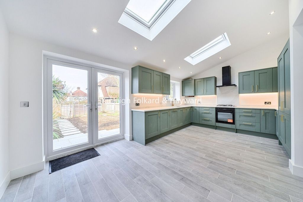 Property photo 2 of 14 Picture No. 04