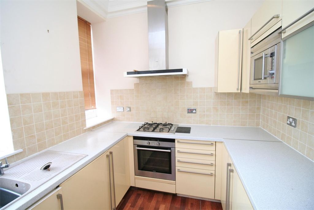 Property photo 3 of 9 Kitchen