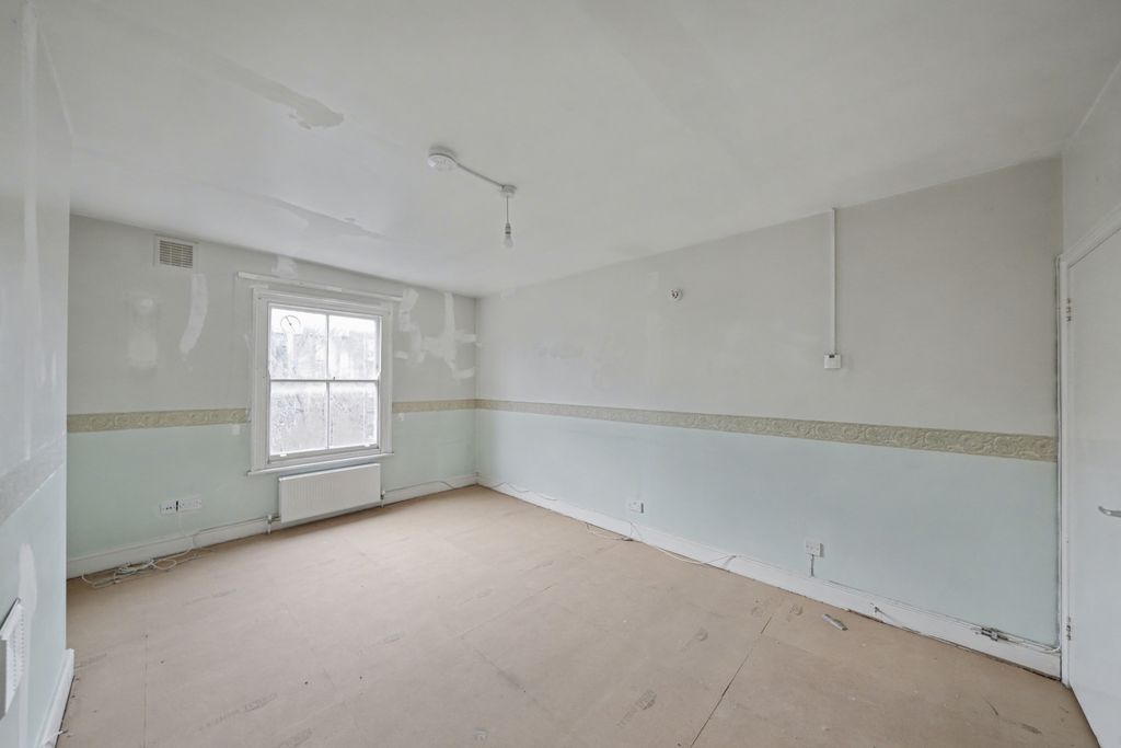 Property photo 3 of 13 Flat 19C St Lawrence Terrace, North Kensington, London, W10 5Su