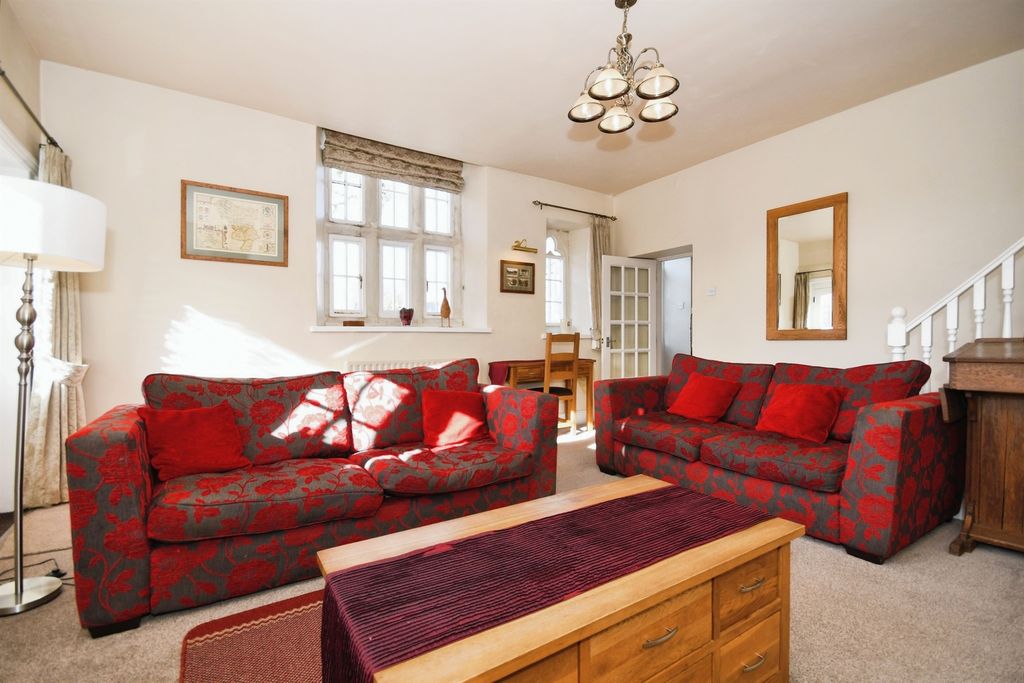 Property photo 3 of 12