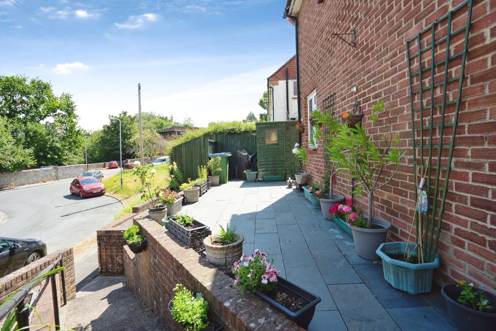 Property photo 2 of 37