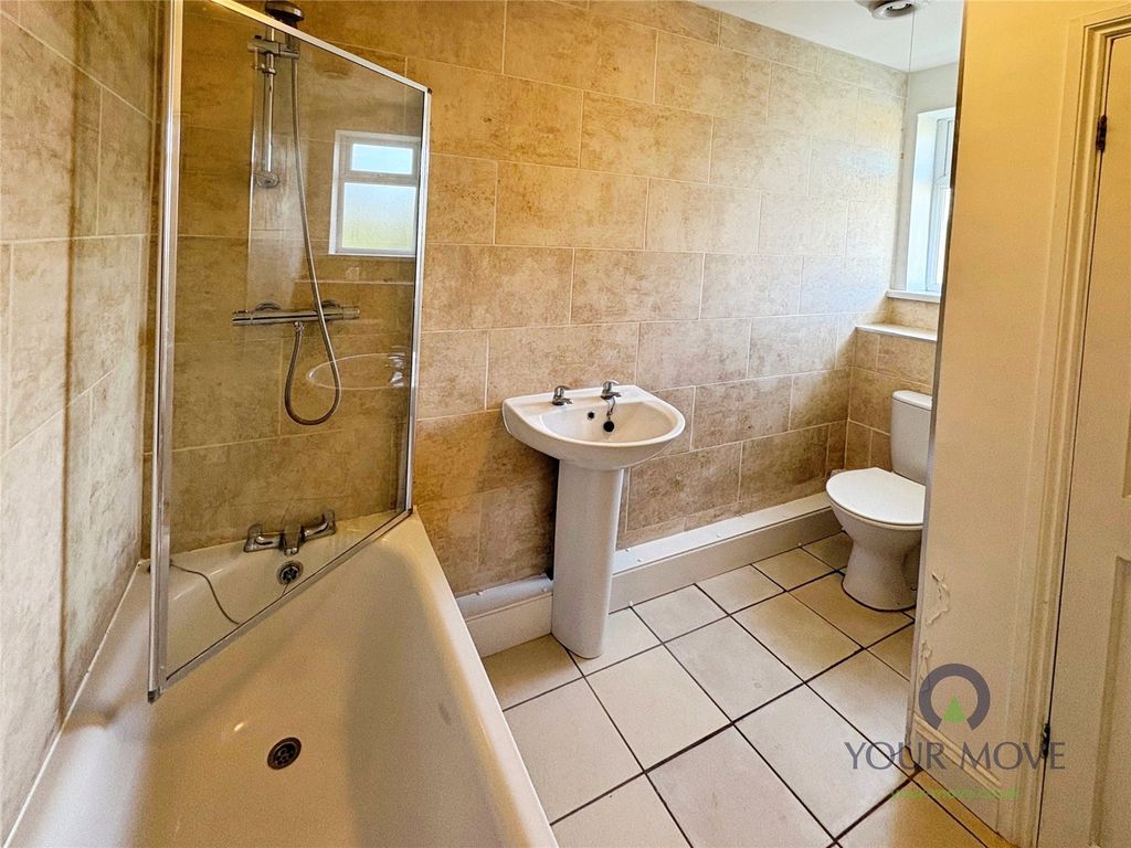 Property photo 3 of 9 Bathroom