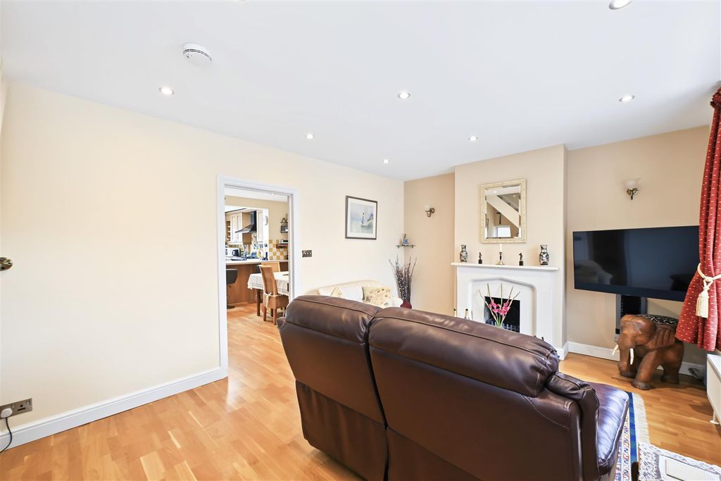 Property photo 2 of 28 72-Tollgate-Road-03.Jpg