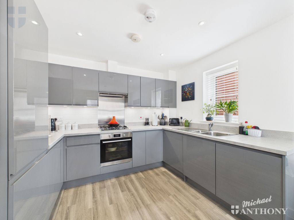 Property photo 3 of 15 Cam03218G0-Pr0689-Still001