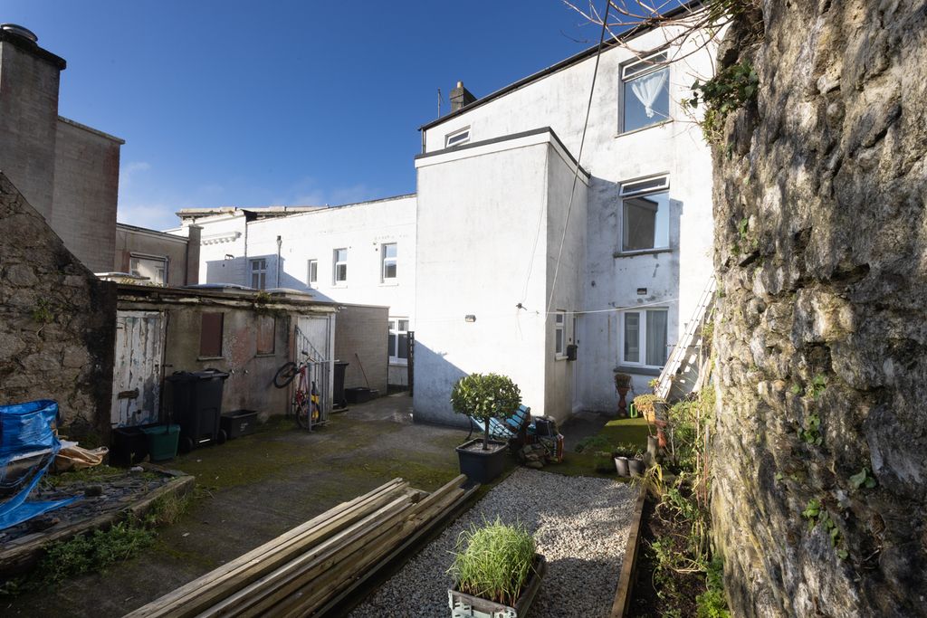 Property photo 1 of 21