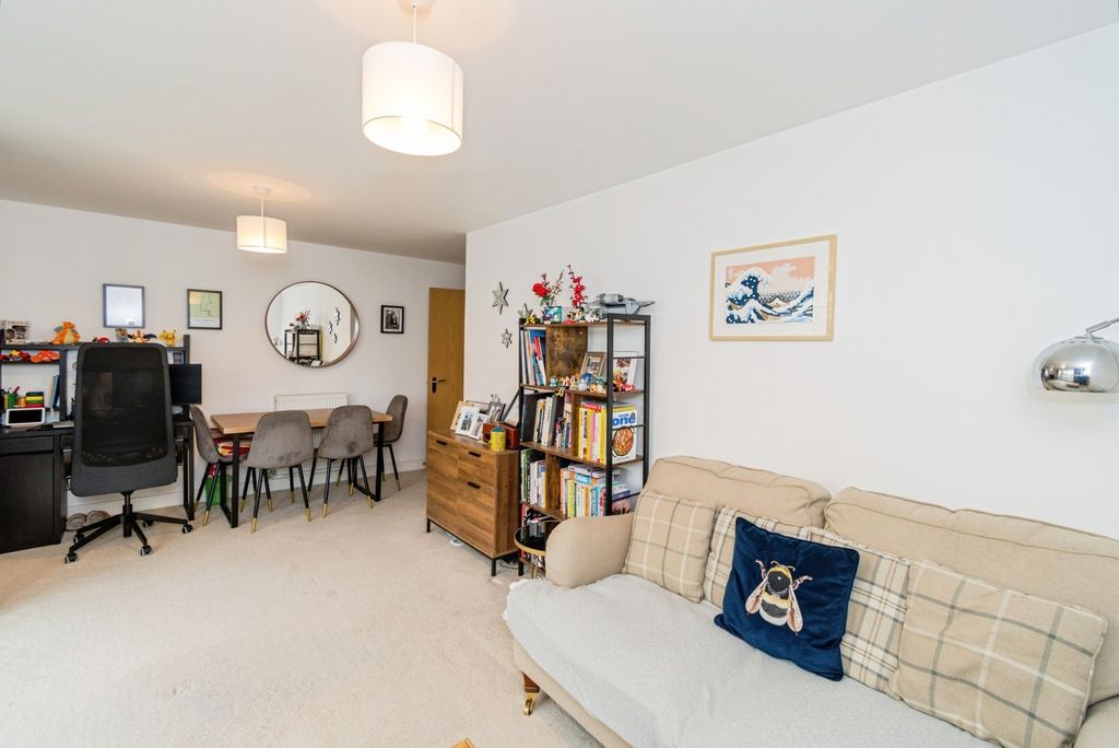 Property photo 3 of 17 Photo