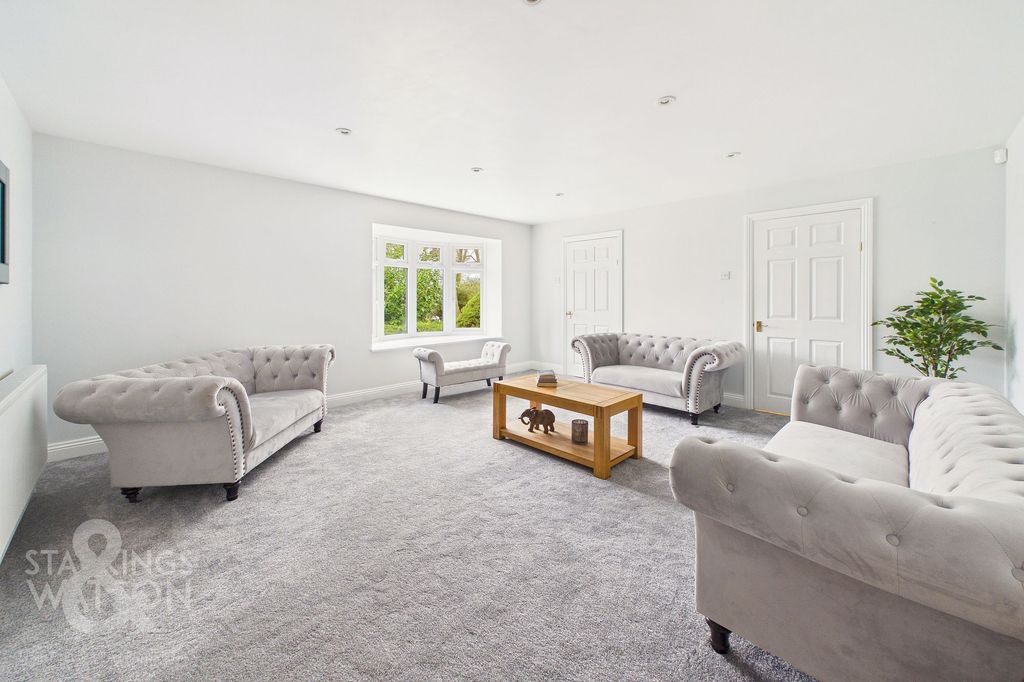 Property photo 2 of 31