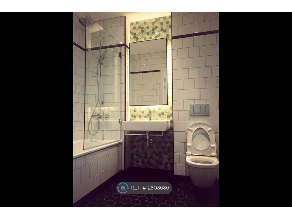 Property photo 2 of 10 Bathroom