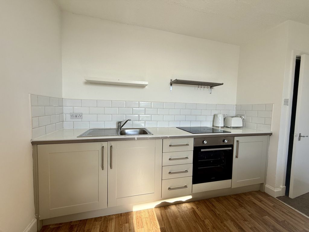 Property photo 3 of 8 Kitchen