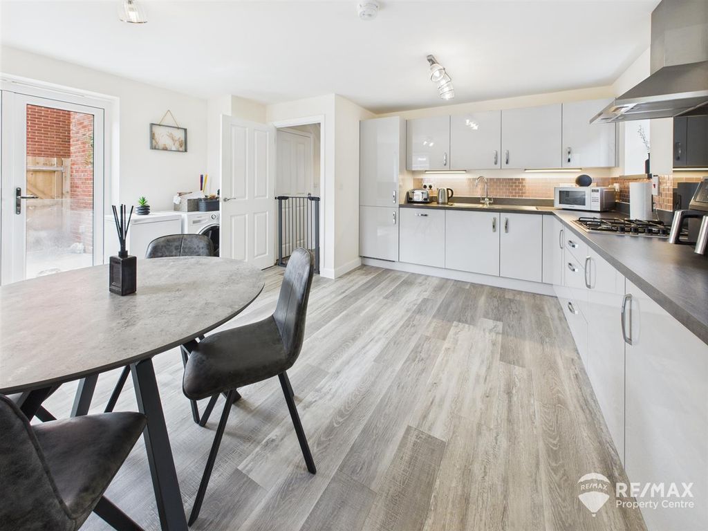 Property photo 3 of 27 Cam02842G0-Pr0247-Still029.Jpg